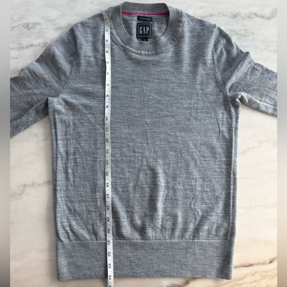 GAP 100% Merino Wool Crewneck Sweater Minimalist Soft Knit Women Size S - Picture 6 of 8